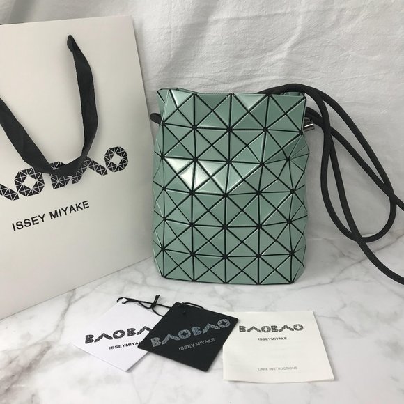 BAO BAO ISSEY MIYAKEWRINGGreenshoulder bag